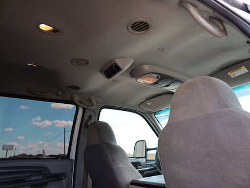 Used 2000 Ford Excursion XLT image 35