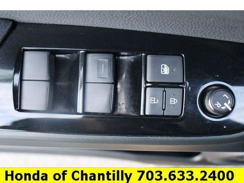 Used 2022 Toyota Prius LE image 20