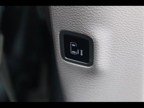 Used 2022 Chrysler Pacifica Touring-L FWD image 23