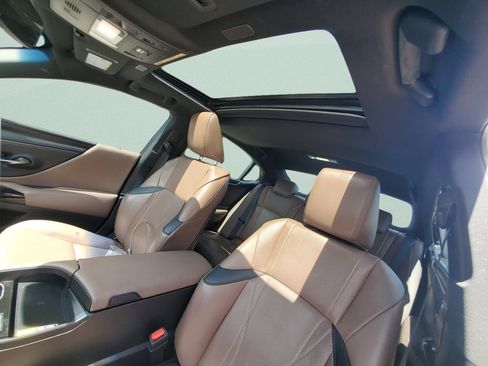 Used 2024 Lexus ES 300h Ultra Luxury w/ Accessory Package (Z2) FWD image 16