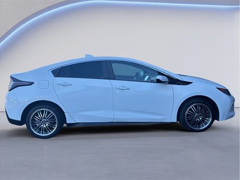 Used 2017 Chevrolet Volt Premier w/ Driver Confidence II Package FWD image 7