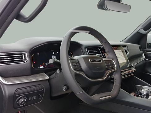 Used 2022 Jeep Wagoneer Series II w/ Premium Group I image 12