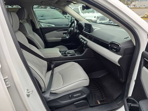 Used 2024 Honda Pilot Elite image 11