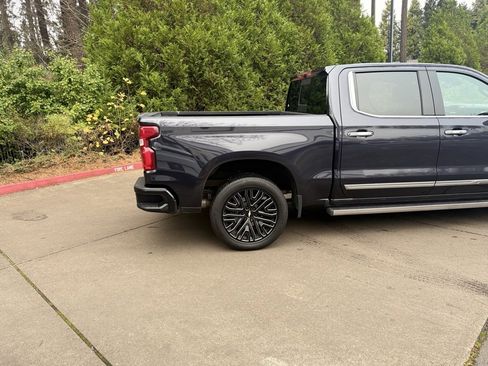 Used 2022 Chevrolet Silverado 1500 High Country w/ High Country Premium Package image 17