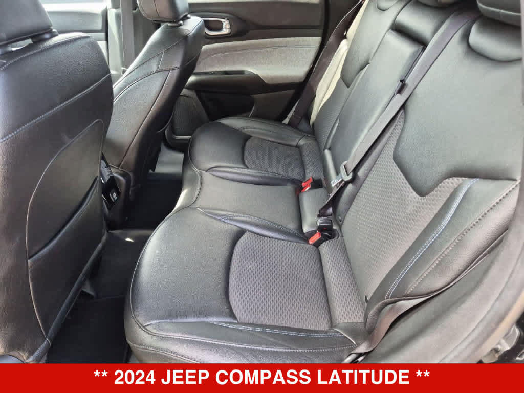Used 2024 Jeep Compass Latitude AWD/4WD image 18