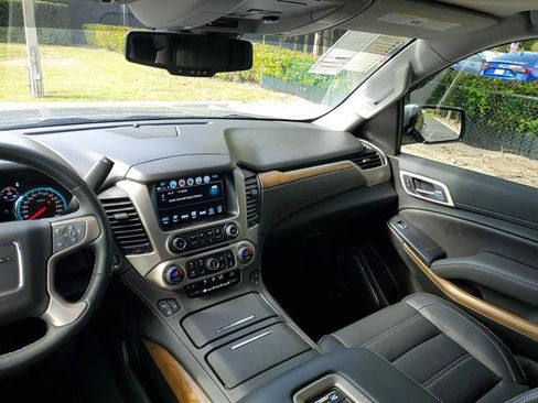 Used 2020 GMC Yukon Denali w/ Denali Premium Package image 37