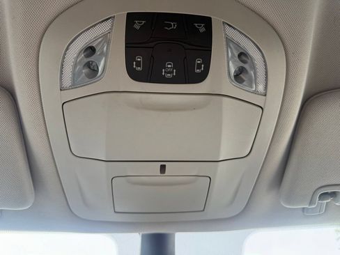 Used 2023 Chrysler Pacifica Touring-L FWD image 31
