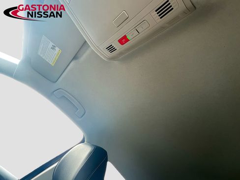 Used 2024 Volkswagen Tiguan SE image 29