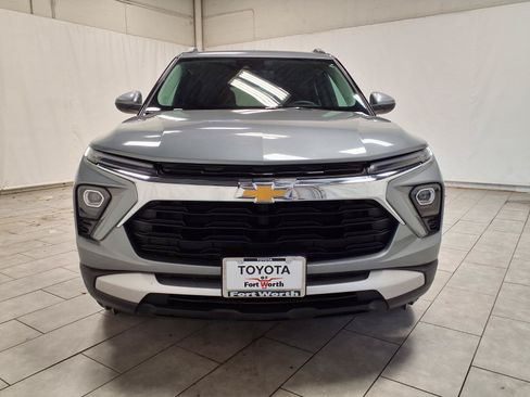 Used 2025 Chevrolet TrailBlazer LT AWD/4WD image 2