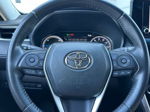 Used 2024 Toyota Venza LE AWD/4WD image 23