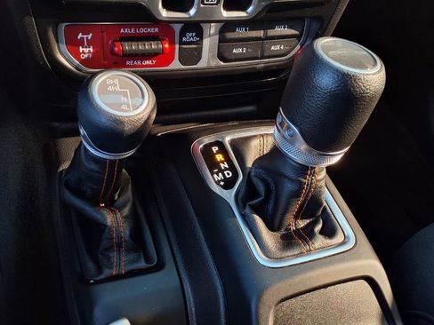 Used 2023 Jeep Gladiator Mojave w/ Trailer Tow Package AWD/4WD image 9