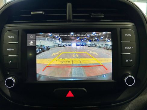 Used 2025 Kia Soul LX w/ LX Technology Package FWD image 20