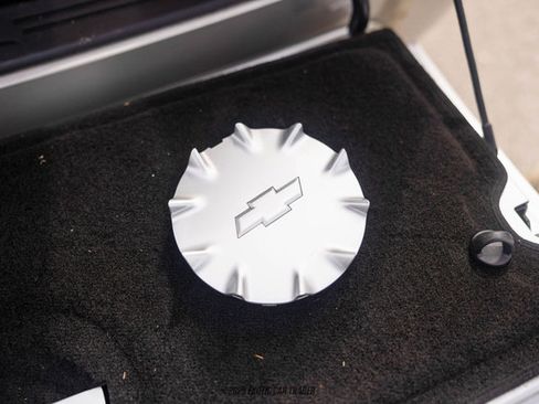 Used 2005 Chevrolet SSR w/ Preferred Equipment Group image 71