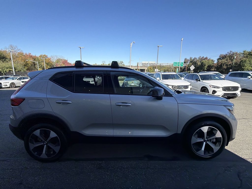 Certified 2025 Volvo XC40 B5 Plus w/ Climate Package AWD/4WD image 9