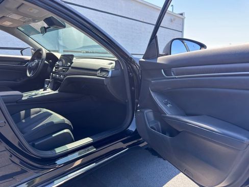 Used 2018 Honda Accord EX image 24