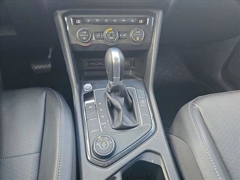 Used 2019 Volkswagen Tiguan SE w/ Panoramic Sunroof Package AWD/4WD image 13