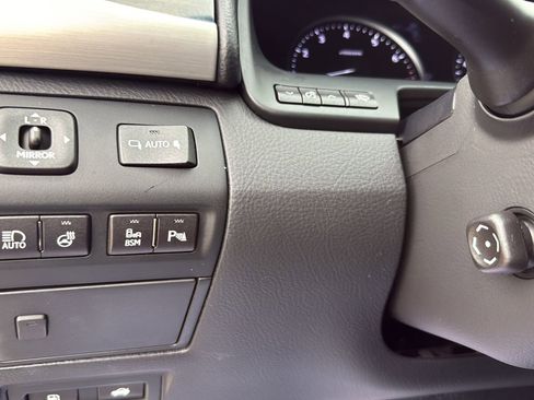 Used 2016 Lexus LS 460 w/ Comfort Package image 17