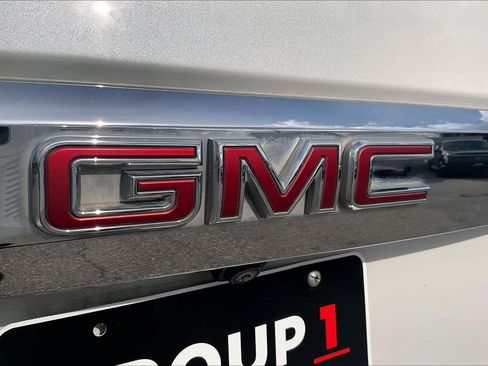 Used 2021 GMC Yukon XL SLT w/ SLT Premium Package image 28