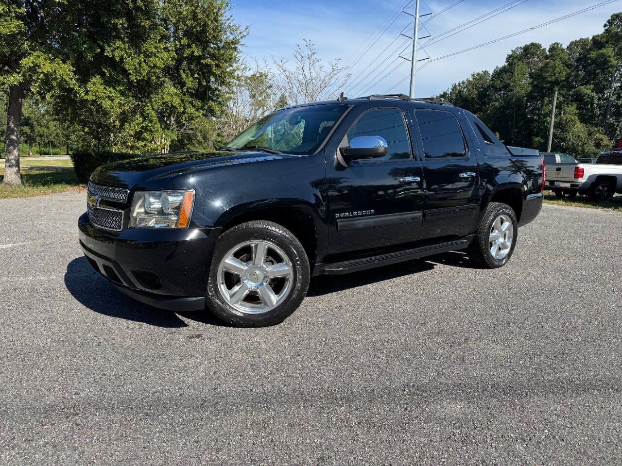 Used 2011 Chevrolet Avalanche LT w/ Regional Value Package RWD image 29