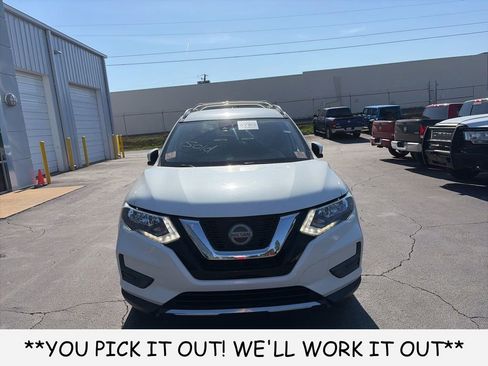 Used 2020 Nissan Rogue SV FWD image 2