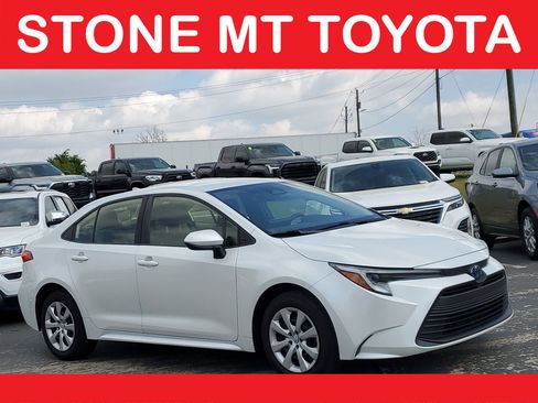 Used 2024 Toyota Corolla LE FWD image 1