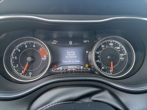 Used 2019 Jeep Cherokee Trailhawk w/ Cold Weather Group AWD/4WD image 33
