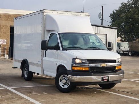 Used 2025 Chevrolet Express 3500 w/ Power Convenience Package image 2