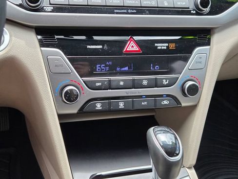 Used 2018 Hyundai Elantra Limited FWD image 24