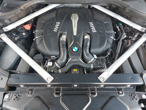 Used 2019 BMW X5 xDrive50i w/ M Sport Package image 31