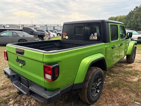 Used 2025 Jeep Gladiator Sport AWD/4WD image 15