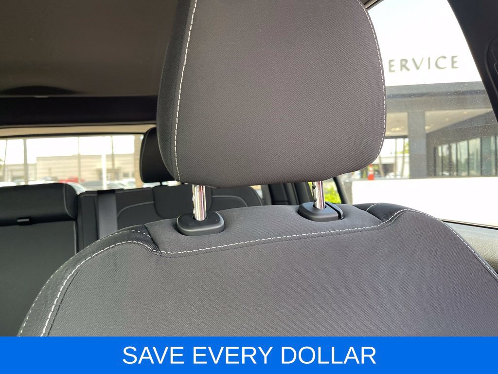 Used 2025 Jeep Grand Cherokee Laredo AWD/4WD image 19
