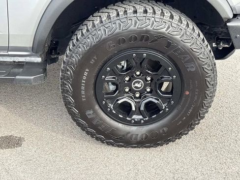 Certified 2024 Ford Bronco Wildtrak AWD/4WD image 9
