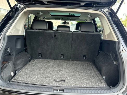 Used 2019 Volkswagen Tiguan SE w/ Panoramic Sunroof Package image 9