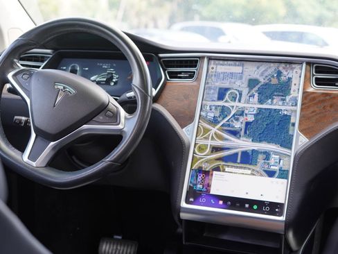Used 2018 Tesla Model X 75D AWD/4WD image 10
