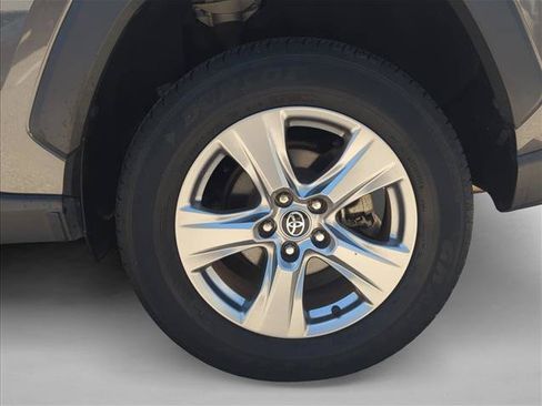 Used 2022 Toyota RAV4 XLE w/ Convenience Package FWD image 9
