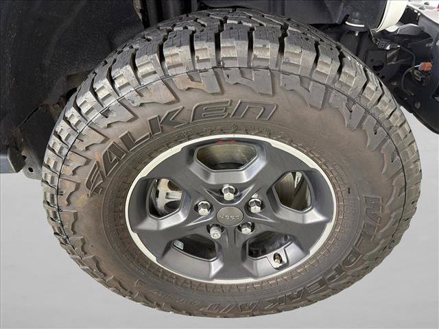 Used 2023 Jeep Gladiator Rubicon w/ LED Lighting Group AWD/4WD image 13