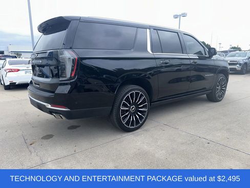 Used 2025 Chevrolet Suburban High Country AWD/4WD image 4