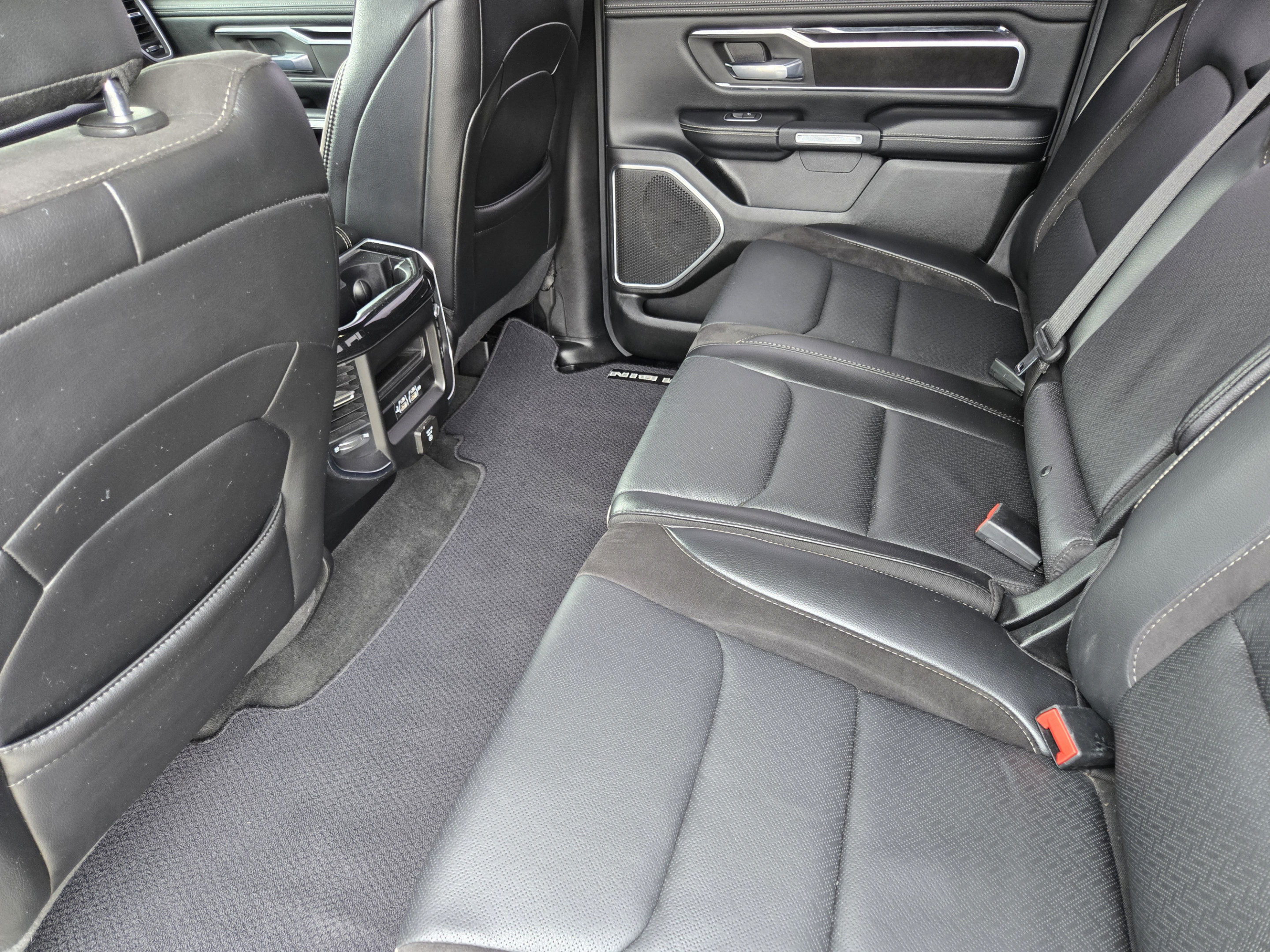 Used 2020 RAM 1500 Laramie w/ Sport Appearance Package AWD/4WD image 27