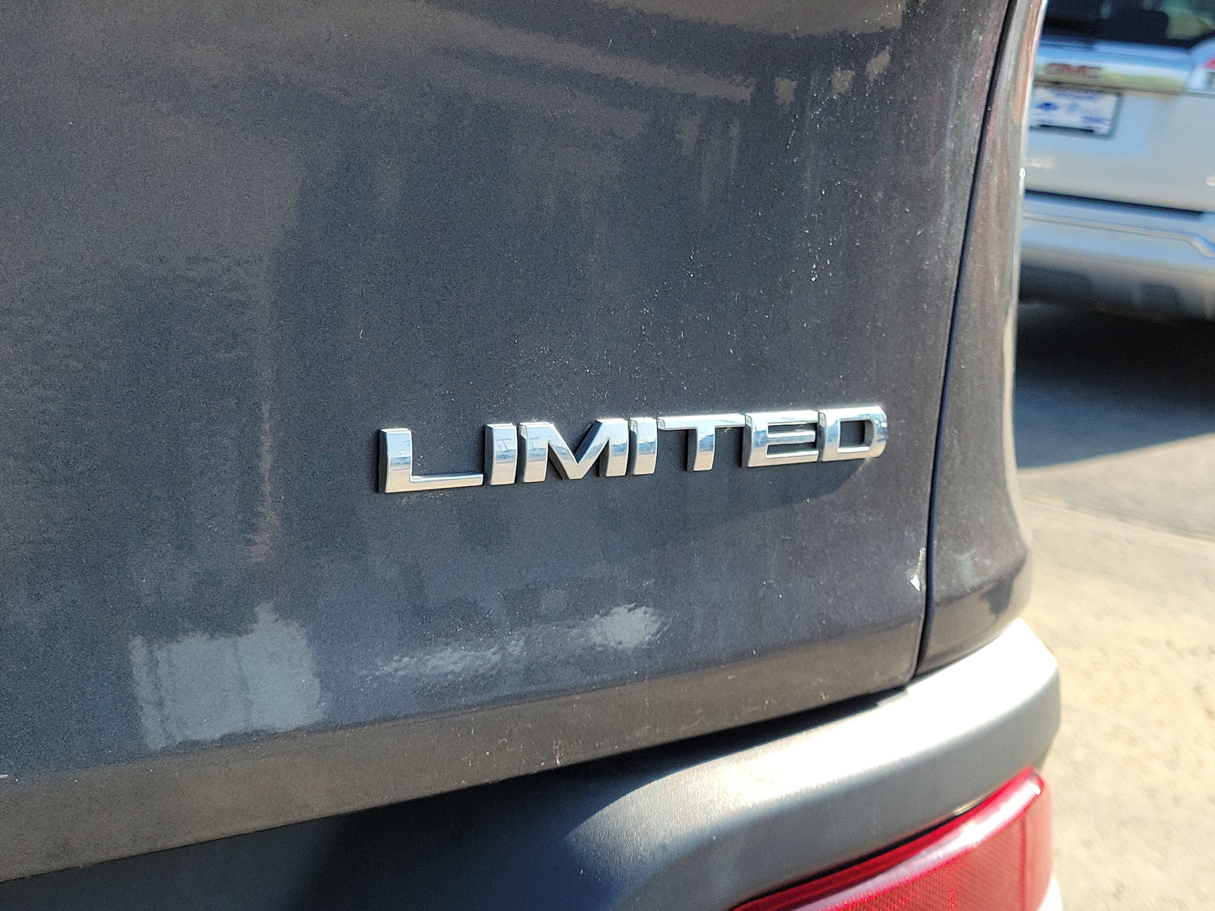 Used 2017 Jeep Cherokee Limited AWD/4WD image 7