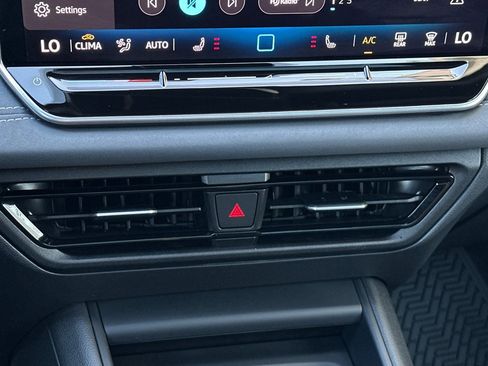 New 2026 Volkswagen Tiguan SE R-Line FWD image 18