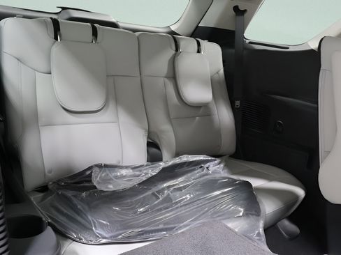 Used 2026 Ford Explorer Platinum w/ LUX Leather Package AWD/4WD image 32