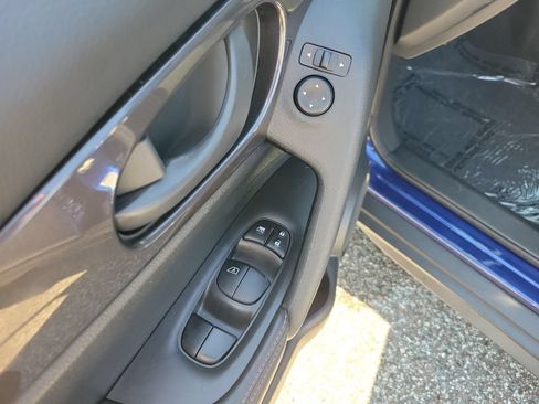 Used 2019 Nissan Rogue S FWD image 12