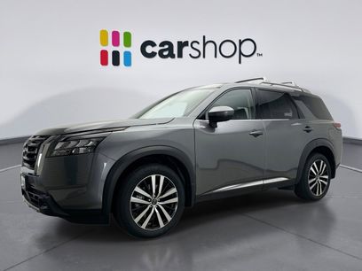 Used 2025 Nissan Pathfinder Platinum w/ Cargo Package