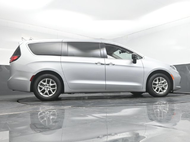 Used 2024 Chrysler Pacifica Touring-L FWD image 59