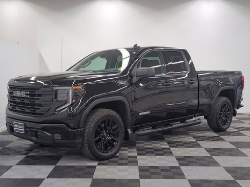 Used 2023 GMC Sierra 1500 Elevation w/ X31 Off-Road Package AWD/4WD image 3