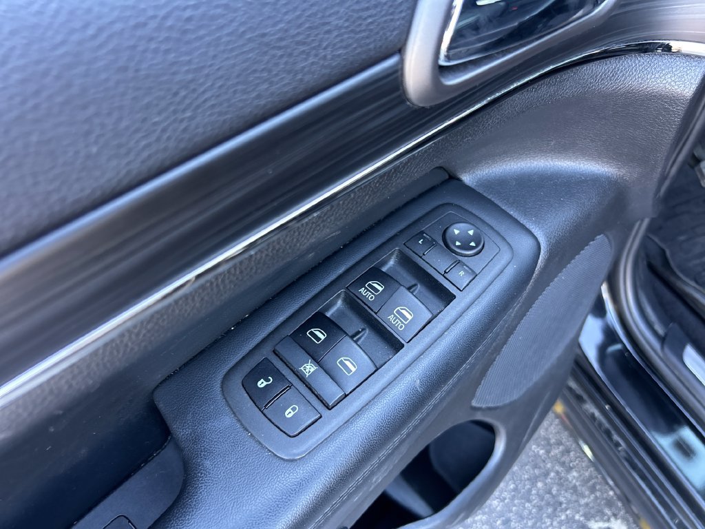 Used 2021 Jeep Grand Cherokee Limited w/ Sun & Sound Group AWD/4WD image 14
