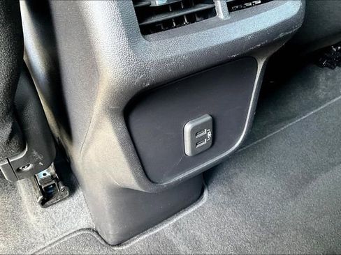 Used 2024 Chevrolet Equinox LT FWD image 16