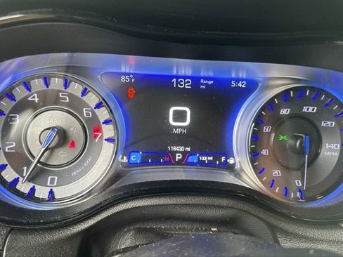 Used 2019 Chrysler 300 S RWD image 8