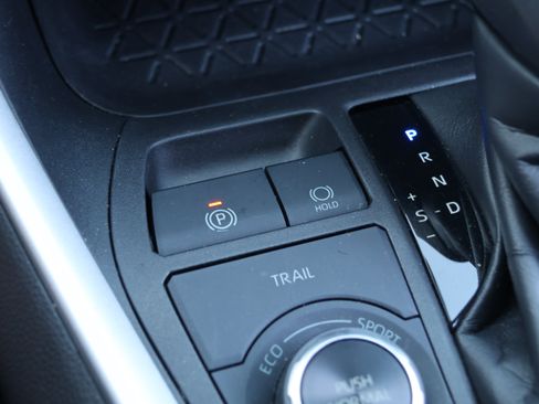 Used 2021 Toyota RAV4 XLE w/ Convenience Package AWD/4WD image 27