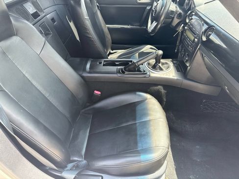 Used 2006 MAZDA MX-5 Miata Touring RWD image 11